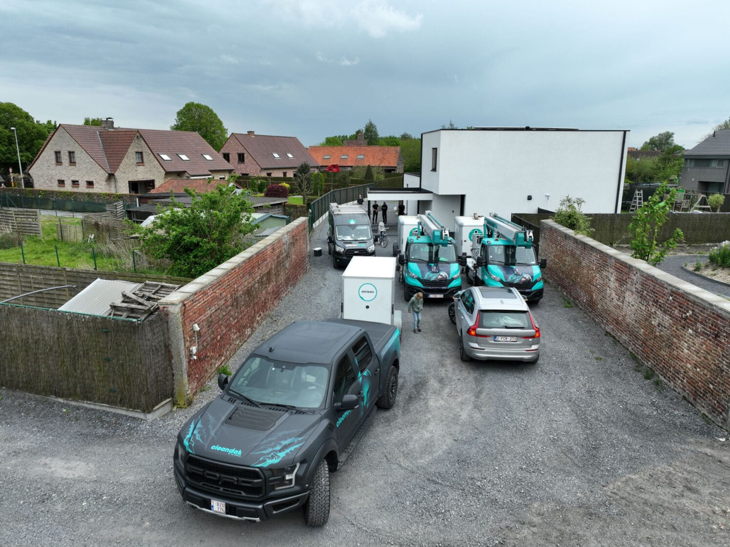 Oprit Met Cleandak Wagens